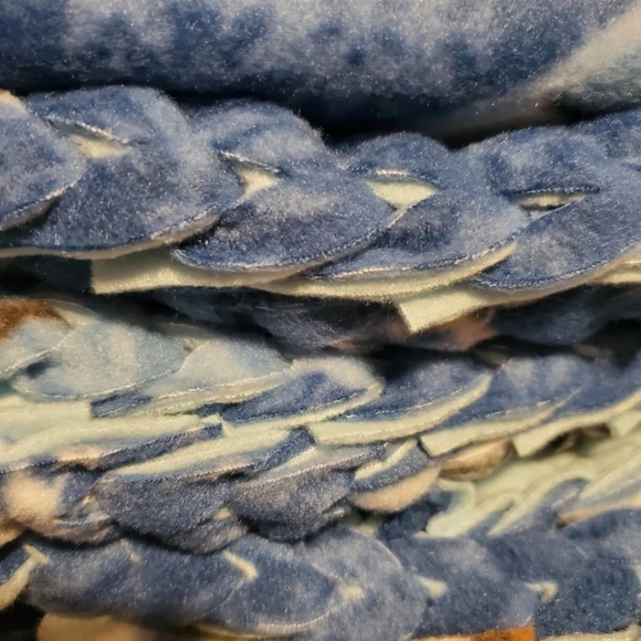 Handmade Disney Frozen Braided Edge Super Soft Fleece Throw XL 53" x 68" SALE - Picture 5 of 7